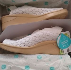 Bzees Peep Toe Shoes